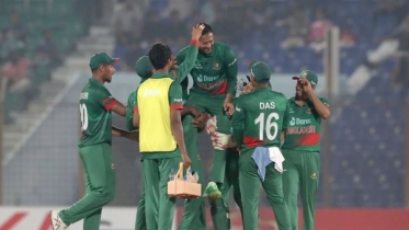 প্রথম বাংলাদেশি হিসেবে সাকিবের ৩০০ প্রথম বাংলাদেশি হিসেবে সাকিবের ৩০০
