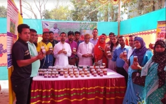 জাজিরার ব্রান্ডিং কালোজিরার মধু এবং মিক্স মধু নিয়ে মৌ মেলা জাজিরার ব্রান্ডিং কালোজিরার মধু এবং মিক্স মধু নিয়ে মৌ মেলা