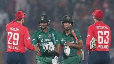 বিস্ফোরক ব্যাটিংয়ে বিশ্ব চ্যাম্পিয়নদের হারাল বাংলাদেশ বিস্ফোরক ব্যাটিংয়ে বিশ্ব চ্যাম্পিয়নদের হারাল বাংলাদেশ