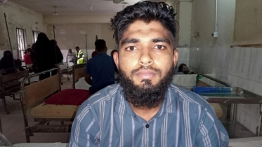 এক নারী ড্রাইভারকে বলছিলেন, ভাই গাড়ি আস্তে চালান