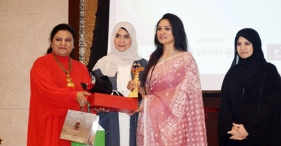 দুবাইয়ে ‘প্রভাবশালী নারী’ অ্যাওয়ার্ড পেলেন আবিদা হোসেন