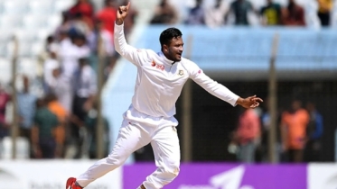 কিংবদন্তি সোবার্সকে ছাড়িয়ে সাকিবের নতুন মাইলফলক কিংবদন্তি সোবার্সকে ছাড়িয়ে সাকিবের নতুন মাইলফলক
