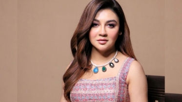 বলিউডে জয়ার অভিষেক বলিউডে জয়ার অভিষেক