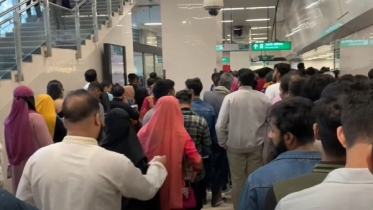 দর্শনার্থীদের বইমেলা যাত্রায় স্বস্তি দিচ্ছে মেট্রোরেল