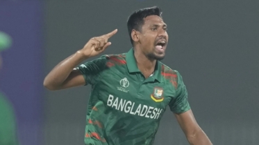 ক্যারিয়ারসেরা বোলিংয়ে রেকর্ডবুকে মুস্তাফিজ