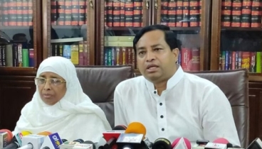 ছেলের পর মা হলেন একই শহরের মেয়র ছেলের পর মা হলেন একই শহরের মেয়র