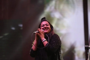 নতুন অ্যালবামের নাম জানাল চিরকুট নতুন অ্যালবামের নাম জানাল চিরকুট