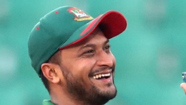 এবারের আইপিএলেই খেলবেন না সাকিব