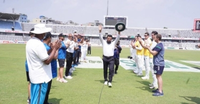 মিরপুরে ‘গার্ড অব অনার’ পেলেন আলিম দার মিরপুরে ‘গার্ড অব অনার’ পেলেন আলিম দার
