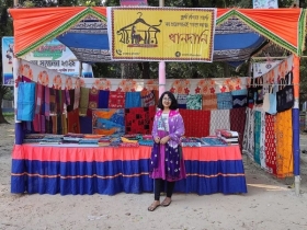 ক্যাম্পাসে স্টল দিয়ে প্রায় ৯৫ হাজার টাকার পণ্য বিক্রি করেছেন এই উ