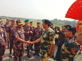 রামগড় সীমান্তে বিজিবি মহাপরিচালকের সঙ্গে বিএসএফের শুভেচ্ছা বিনিম রামগড় সীমান্তে বিজিবি মহাপরিচালকের সঙ্গে বিএসএফের শুভেচ্ছা বিনিম