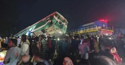 মালবাহী ট্রেনে সোনার বাংলার ধাক্কা, আহত অর্ধশতাধিক মালবাহী ট্রেনে সোনার বাংলার ধাক্কা, আহত অর্ধশতাধিক
