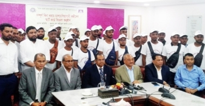 বিনা খরচে মালয়েশিয়া গেলেন আরও ৩১ বাংলাদেশি কর্মী বিনা খরচে মালয়েশিয়া গেলেন আরও ৩১ বাংলাদেশি কর্মী