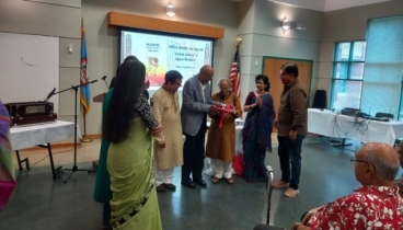 সাংবাদিক আনিস আহমেদের বইয়ের মোড়ক উন্মোচন সাংবাদিক আনিস আহমেদের বইয়ের মোড়ক উন্মোচন