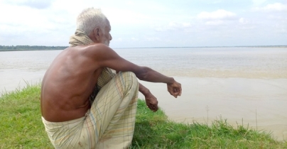 ভাঙন আতঙ্কে ঘুম হারাম পদ্মাপাড়ের মানুষের