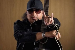 আইয়ুব বাচ্চুর প্রয়াণদিনে অপ্রকাশিত ২০০ গান ও স্মৃতি জাদুঘরের কথা আইয়ুব বাচ্চুর প্রয়াণদিনে অপ্রকাশিত ২০০ গান ও স্মৃতি জাদুঘরের কথা