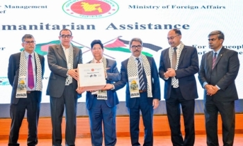 যুদ্ধবিধ্বস্ত গাজায় মানবিক সহায়তা পাঠাল বাংলাদেশ যুদ্ধবিধ্বস্ত গাজায় মানবিক সহায়তা পাঠাল বাংলাদেশ