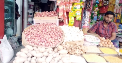 ভারতে দাম বেঁধে দেওয়ার খবরে ২০ টাকা বাড়লো দেশি পেঁয়াজের দাম ভারতে দাম বেঁধে দেওয়ার খবরে ২০ টাকা বাড়লো দেশি পেঁয়াজের দাম