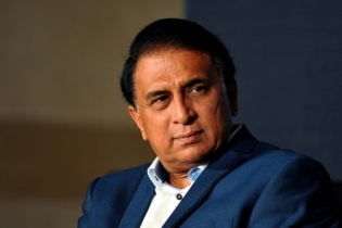 ভারত-নিউজিল্যান্ড সেমির পিচের সমালোচকদের নির্বোধ বললেন গাভাস্কার ভারত-নিউজিল্যান্ড সেমির পিচের সমালোচকদের নির্বোধ বললেন গাভাস্কার
