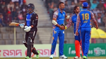 আট নম্বরে নামলেন সাকিব, বলয় ভাঙল খুলনা আট নম্বরে নামলেন সাকিব, বলয় ভাঙল খুলনা
