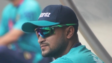 `টেস্ট খেলবেন?` এমন প্রশ্ন শুনেই বিরক্তি সাকিবের