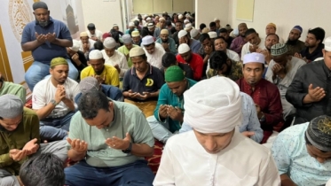 মালয়েশিয়ায় শবে কদরের রাতে সূরাও বায়তুল মোকাররামে প্রবাসীদের নামাজ মালয়েশিয়ায় শবে কদরের রাতে সূরাও বায়তুল মোকাররামে প্রবাসীদের নামাজ