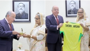ব্রাজিলের জার্সি উপহার পেলেন প্রধানমন্ত্রী ব্রাজিলের জার্সি উপহার পেলেন প্রধানমন্ত্রী