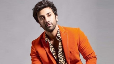 রণবীর কাপুরকে নিয়ে ‘ধুম ৪’ রণবীর কাপুরকে নিয়ে ‘ধুম ৪’