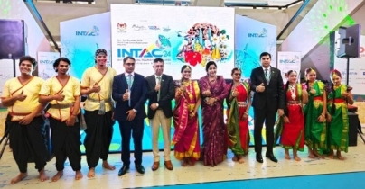 মালয়েশিয়ার পর্যটন মেলায় স্থান পেল বাংলাদেশের ঐতিহ্যবাহী সংস্কৃতি মালয়েশিয়ার পর্যটন মেলায় স্থান পেল বাংলাদেশের ঐতিহ্যবাহী সংস্কৃতি