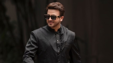 মুম্বাইয়ে ঈদের সিনেমার শুটিং শেষে দেশে ফিরলেন শাকিব মুম্বাইয়ে ঈদের সিনেমার শুটিং শেষে দেশে ফিরলেন শাকিব