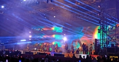 তরুণদের দখলে বনানীর আর্মি স্টেডিয়াম