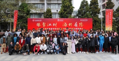 চীনে বিশ্ববিদ্যালয়ে আউটস্ট্যান্ডিং স্টুডেন্ট অ্যাওয়ার্ড চীনে বিশ্ববিদ্যালয়ে আউটস্ট্যান্ডিং স্টুডেন্ট অ্যাওয়ার্ড