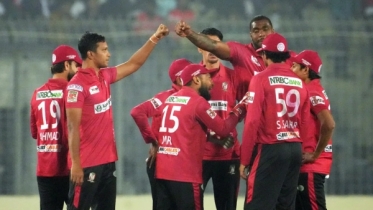 টানা আট হারে বিদায় ঢাকার, টিকে থাকল বরিশাল