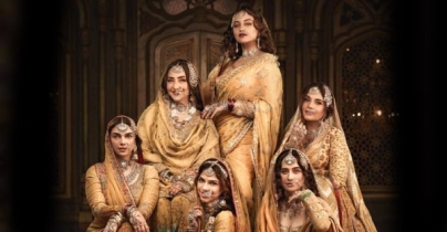 মনীষা-সোনাক্ষীরা ২০০ কোটির ওয়েব সিরিজে কে কত পেলেন? মনীষা-সোনাক্ষীরা ২০০ কোটির ওয়েব সিরিজে কে কত পেলেন?