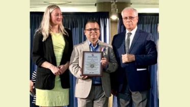 কানাডায় সাংবাদিকতায় অবদানের জন্য অ্যাওয়ার্ড পেলেন দীন ইসলাম কানাডায় সাংবাদিকতায় অবদানের জন্য অ্যাওয়ার্ড পেলেন দীন ইসলাম