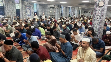 গাজায় ইসরায়েলি হামলা বন্ধের প্রার্থনা যুক্তরাষ্ট্রের ঈদ জামাতে গাজায় ইসরায়েলি হামলা বন্ধের প্রার্থনা যুক্তরাষ্ট্রের ঈদ জামাতে