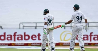 ২০৫ রানের জুটি গড়ে আউট হলেন বাবর ২০৫ রানের জুটি গড়ে আউট হলেন বাবর