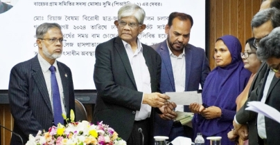 গণঅভ্যুত্থানে নিহতদের পরিবার-আহতদের আর্থিক সহায়তা দিলো এসডিএফ গণঅভ্যুত্থানে নিহতদের পরিবার-আহতদের আর্থিক সহায়তা দিলো এসডিএফ