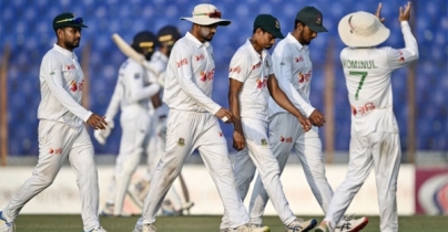 রান পাহাড়ে চাপা পড়ে শেষ বিকেলের অস্বস্তি জয়ের আউট রান পাহাড়ে চাপা পড়ে শেষ বিকেলের অস্বস্তি জয়ের আউট